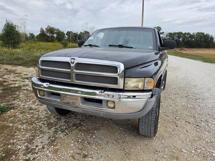#25320-•-2001-dodge-ram-pickup-pickup-truck-image-2