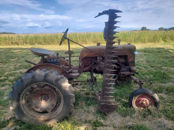 farmall-cub-with-sickle-mower-image-7