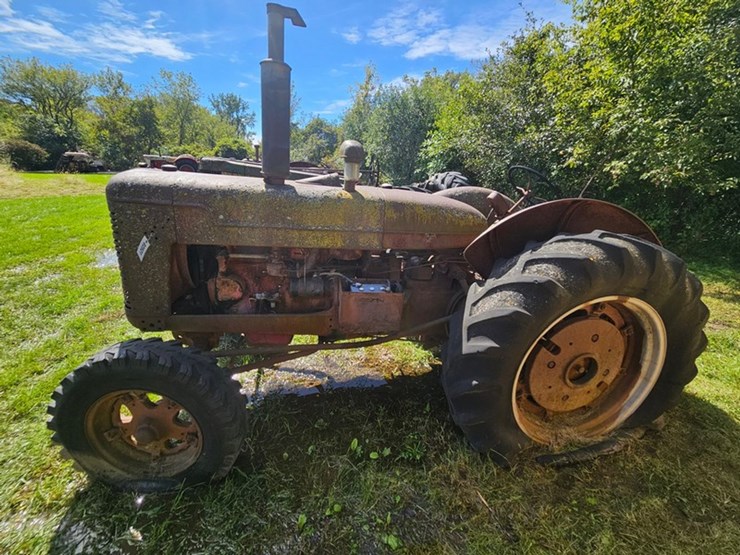 #2521-•-mccormick-w9-tractor-image-2