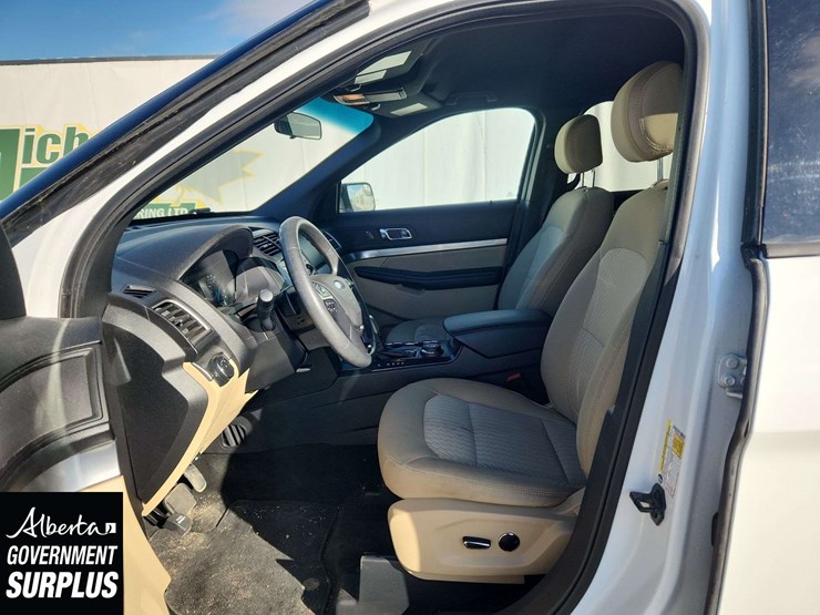 2017-ford-explorer-image-13