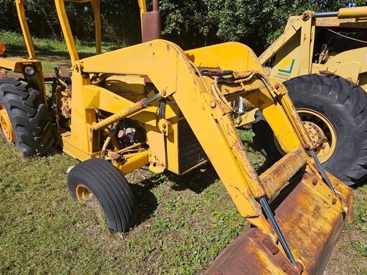 #2532-•-massey-ferguson-80b-loader-tractor-image-10