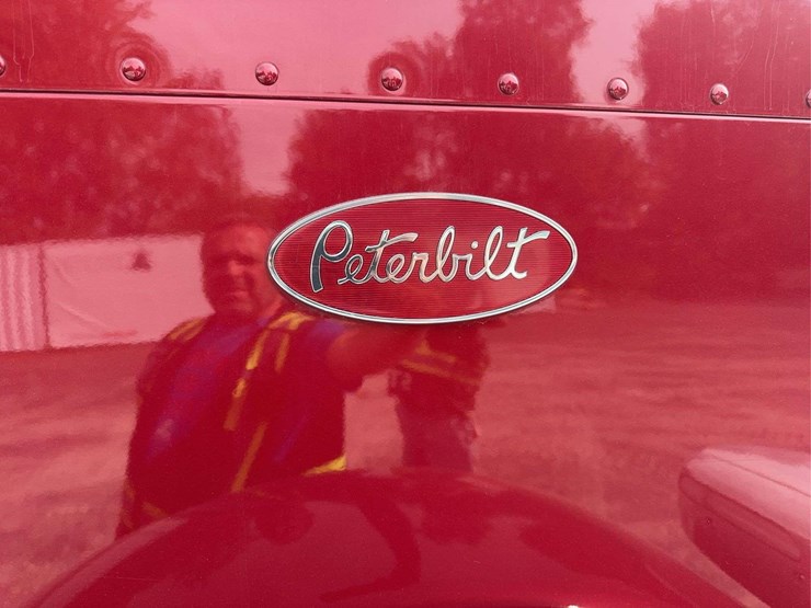 2022-peterbilt-389-image-13