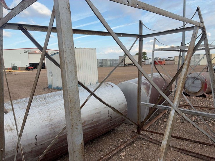farm-fuel-tank-with-stand-image-9