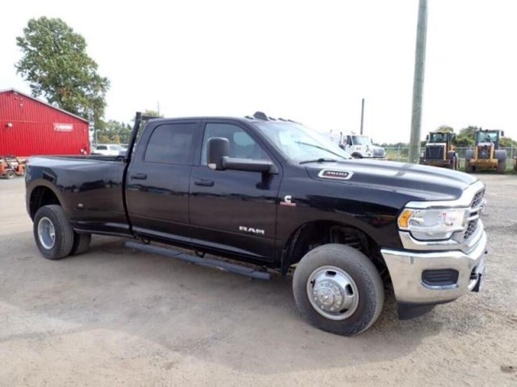2019-dodge-ram-3500-image-3