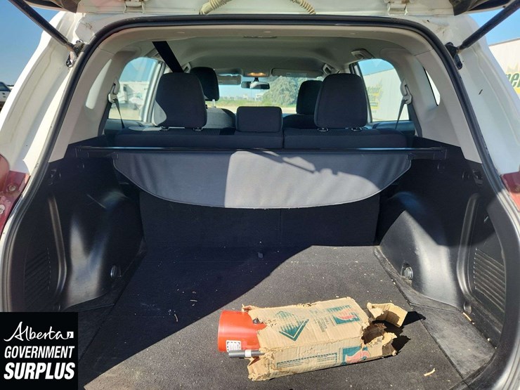 2015-toyota-rav4-le-image-16