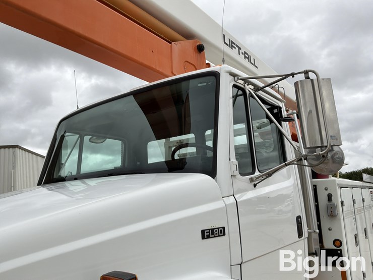 2002-freightliner-fl80-image-15