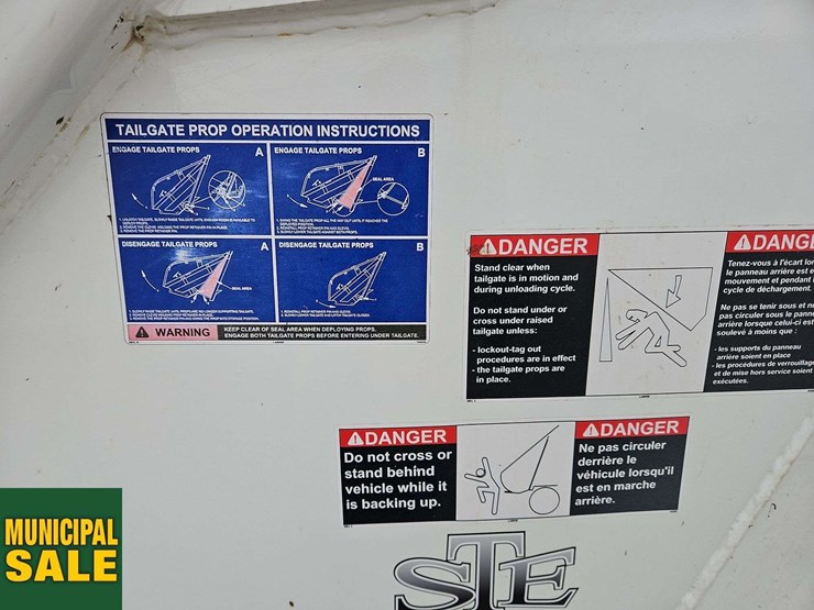 2019-freightliner-m2-106-image-34