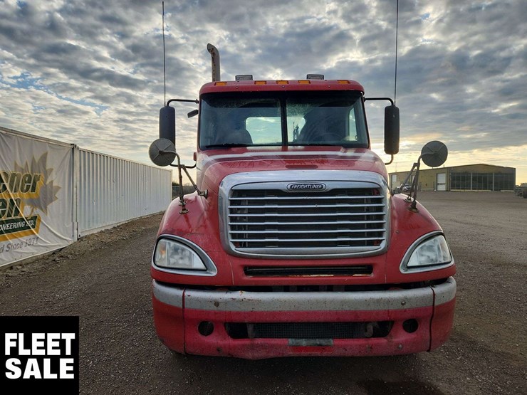 2005-freightliner-columbia-120-image-6