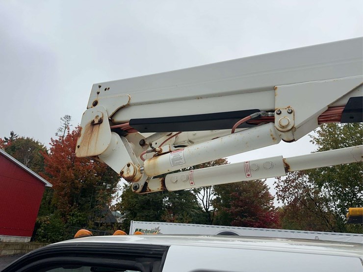 2015-ford-f550-xl-image-28