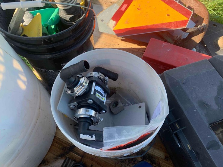 pallet-of-miscellaneous-items-image-3