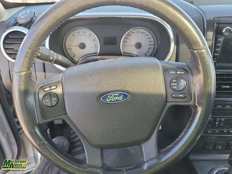 ford-explorer-sport-trac-image-13