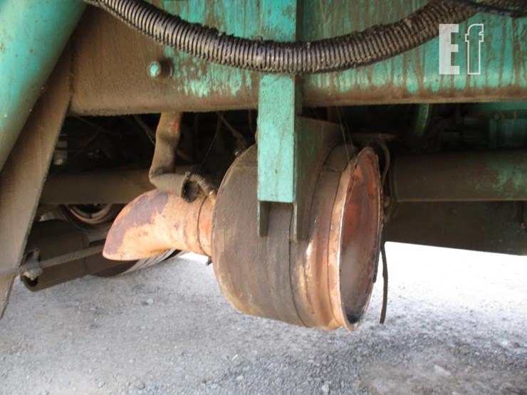 2009-peterbilt-320-image-25