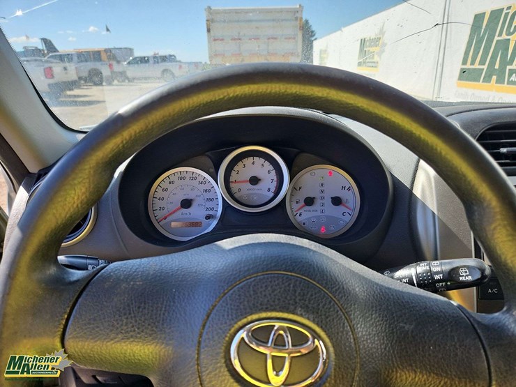 2004-toyota-rav4-image-18