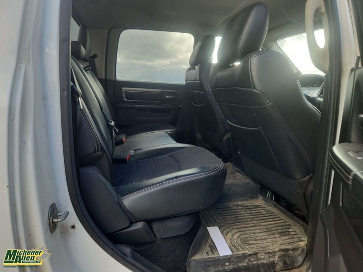2013-dodge-1500-image-17