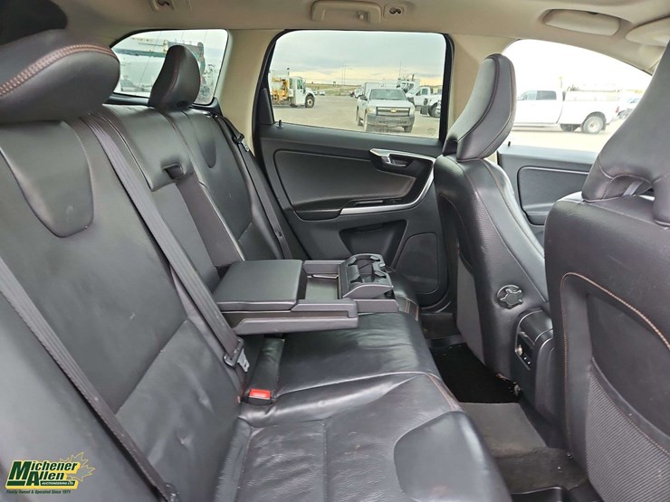 2010-volvo-xc60-image-15
