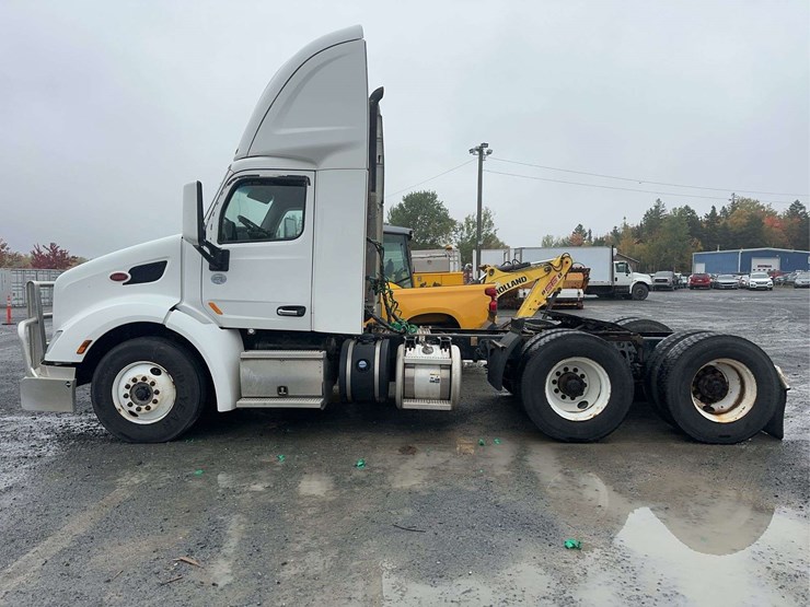 2018-peterbilt-579-image-7