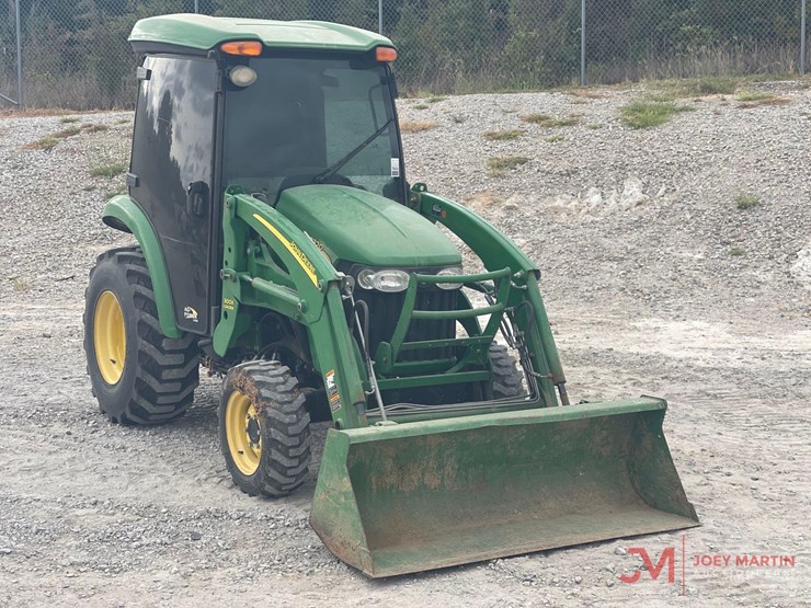 john-deere-3320-image-1
