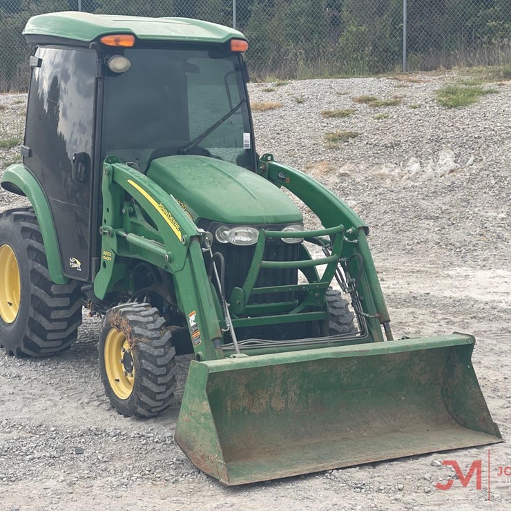 JOHN DEERE 3320