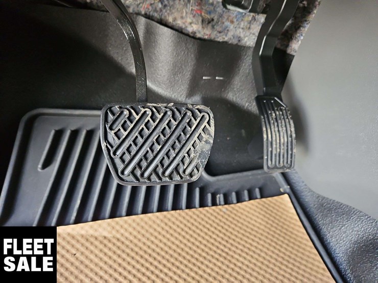 2019-nissan-nv3500hd-image-17