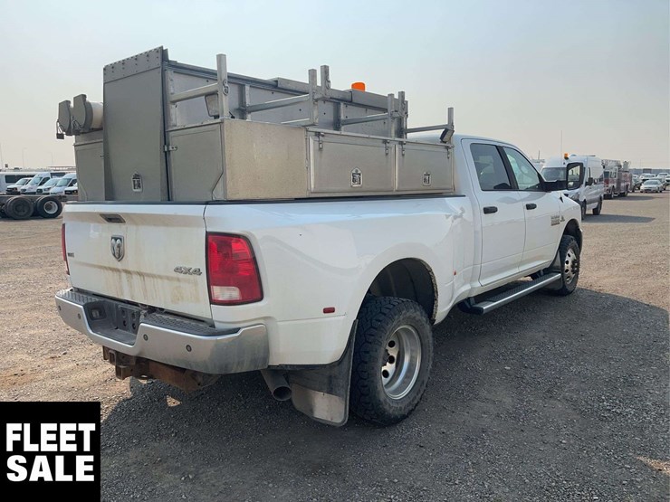 2015-dodge-3500-image-4