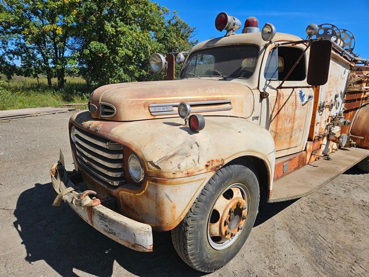 #2535-•-1949-ford-f-7-fire-truck-image-11