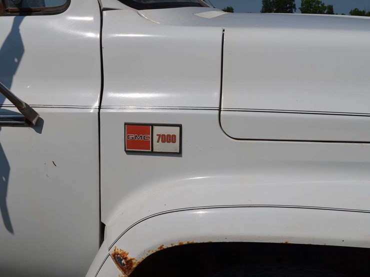 1986-gmc-c7-grain-truck-image-10
