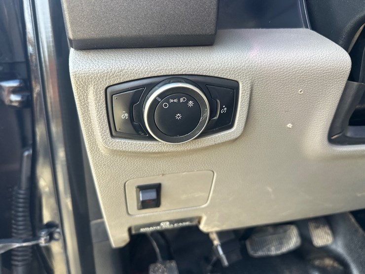 2017-ford-f350-xl-image-35