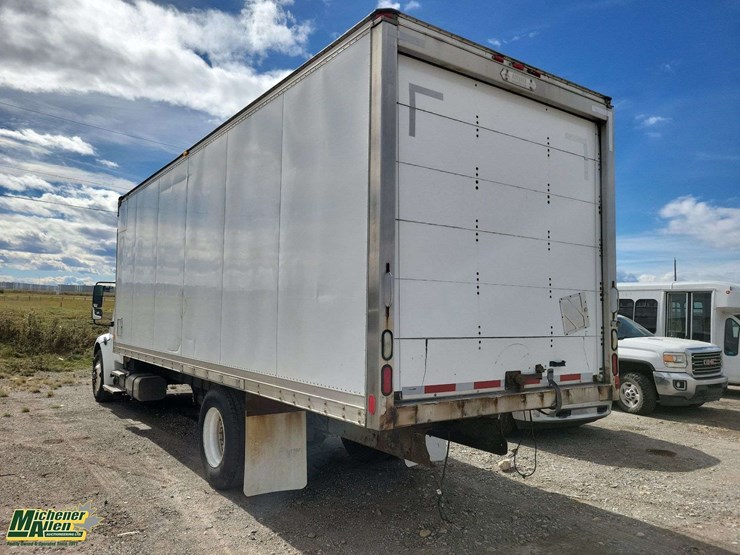 2006-freightliner-m2-106-image-4