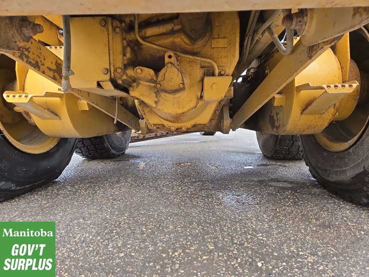 2004-caterpillar-140h-image-35