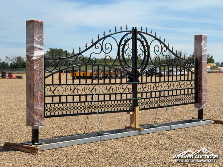 2026-8-ft.-x-20-ft.-(incl-posts)-timber-&-steel-decorative-entry-gate-unused-image-5