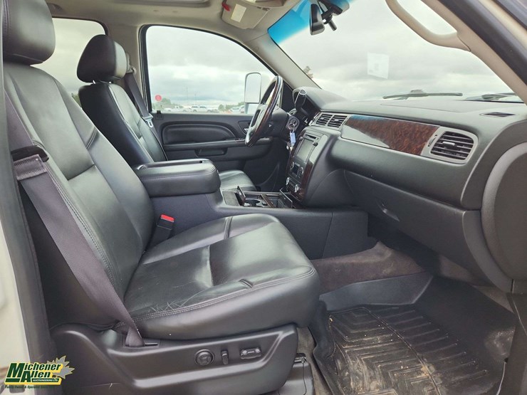 2014-gmc-yukon-xl-denali-image-23