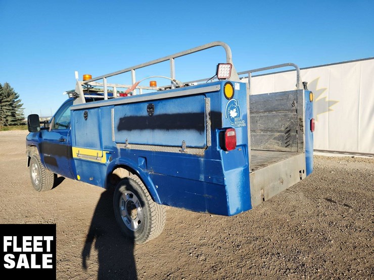 2011-chevrolet-silverado-3500hd-image-32
