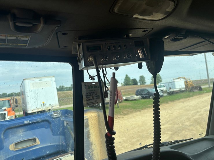 2014-peterbilt-384-image-79