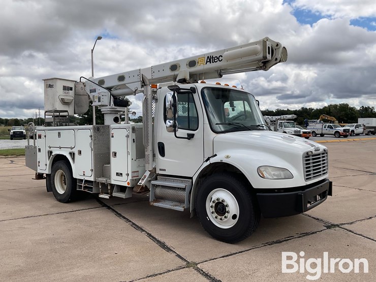 2010-freightliner-m2-106-image-3