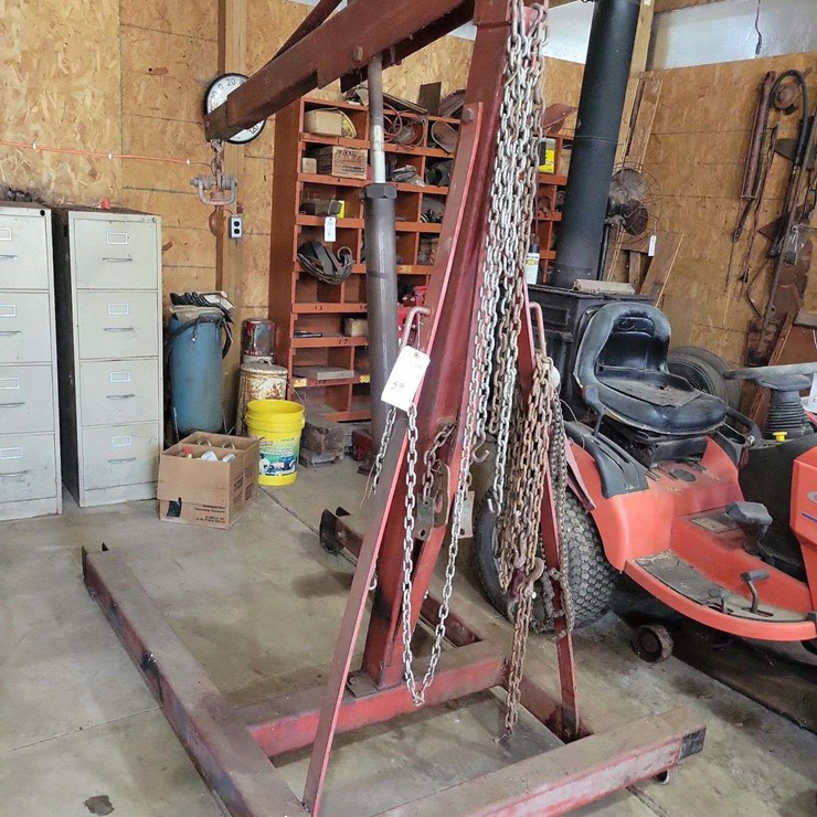 Red Shop Crane with Hydraulic Lift and Chain Hoist