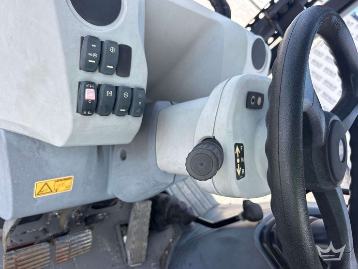 2017-caterpillar-420f2-it-image-33