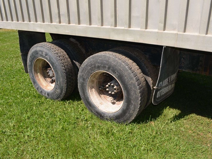 1979-international-grain-truck-image-9