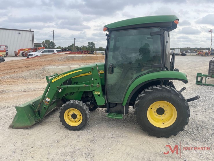 john-deere-3320-image-6