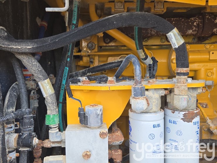 2019-deere-744k-image-52