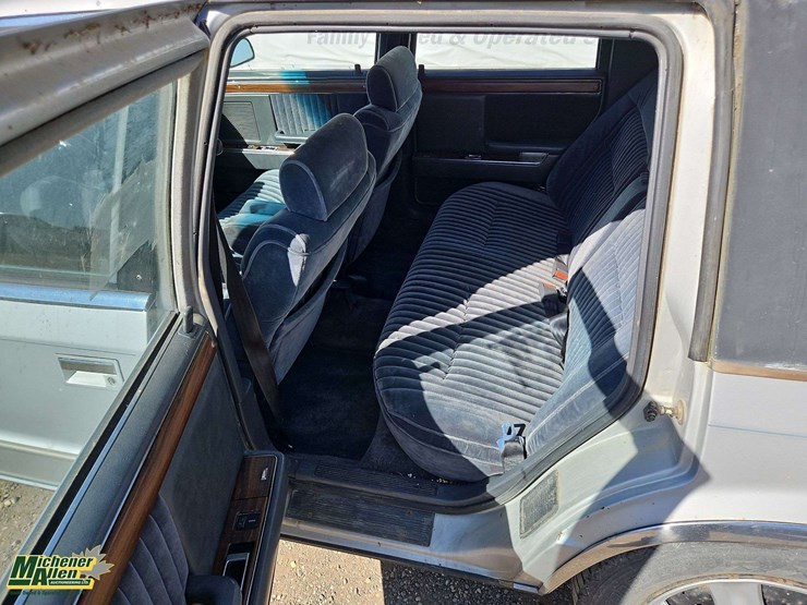 1989-chrysler-new-yorker-image-13