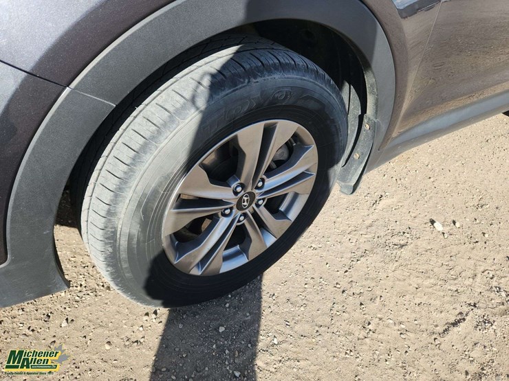 2015-hyundai-santa-fe-sport-image-10