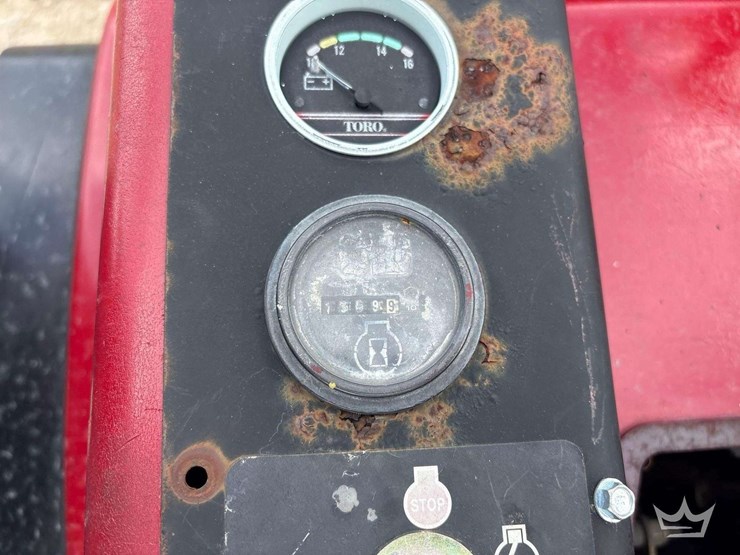 2010-toro-multi-pro-1750-175-gallon-low-profile-turf-sprayer-image-8