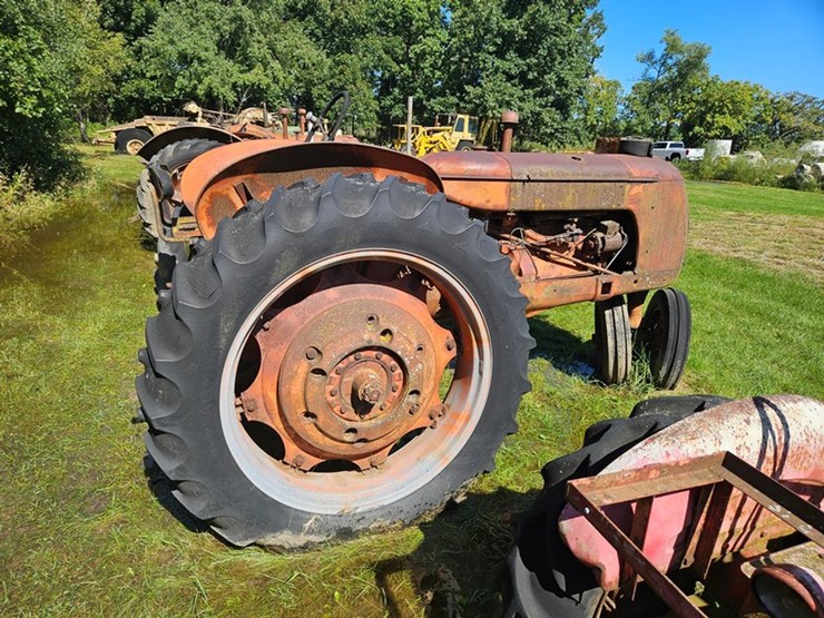 #2528-•-cockshutt-f3-tractor-image-6