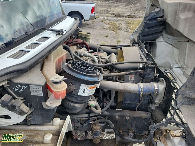 2006-freightliner-m2-106-image-38