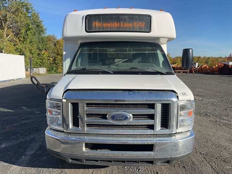 2017-ford-e450-image-2