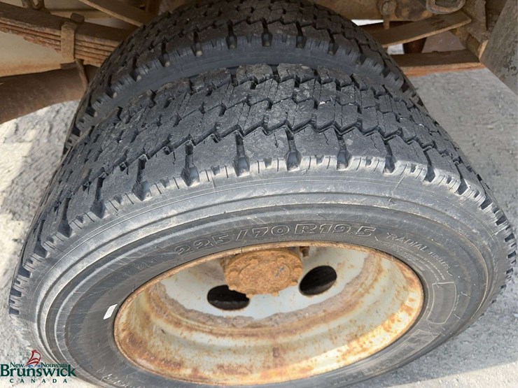 2012-ford-f550-xl-image-11