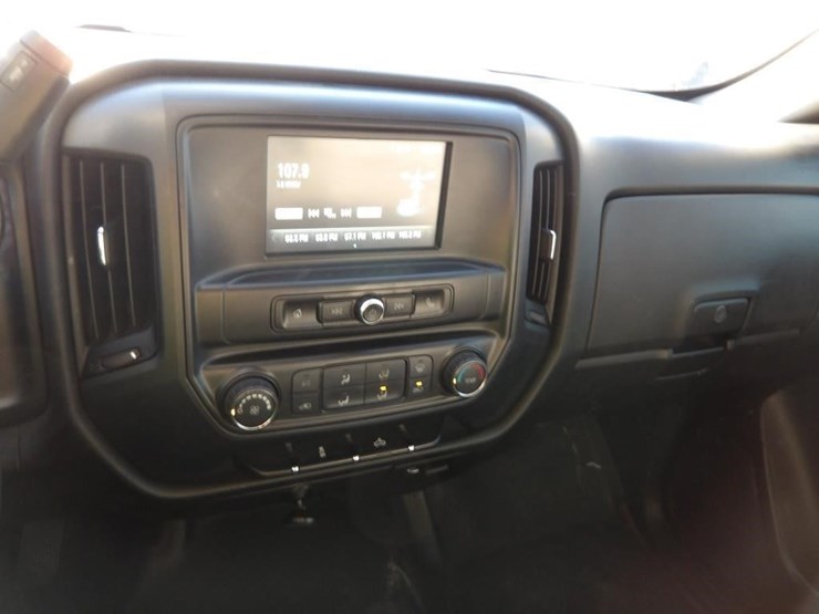 2017-chevrolet-2500-image-23
