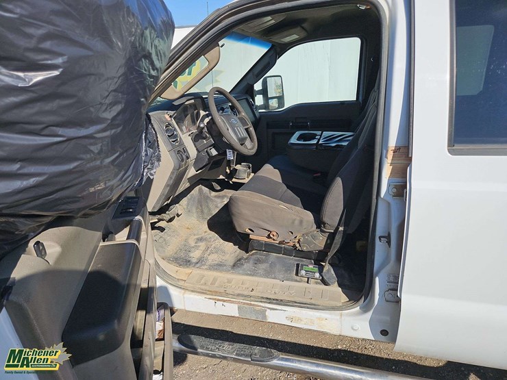 2010-ford-f550-image-13