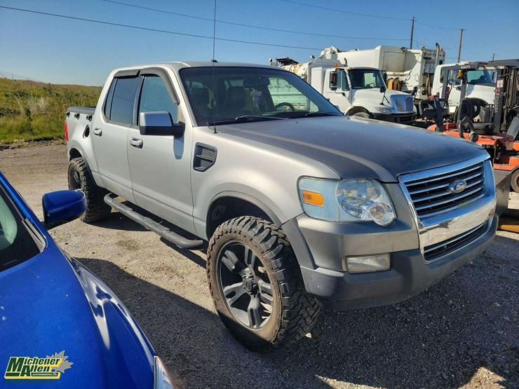 ford-explorer-sport-trac-image-1