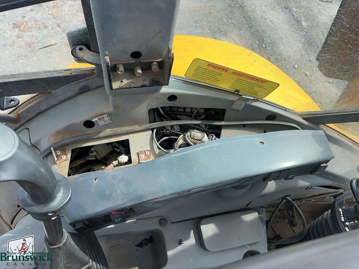 new-holland-b95b-image-22